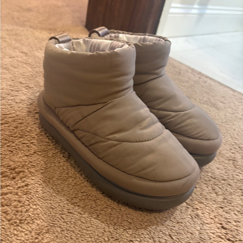 UGG Boot - image 1